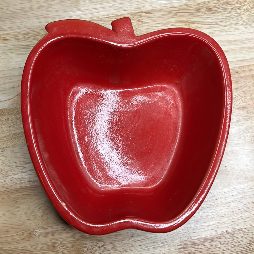 Tender Heart Treasures Apple Shaped Bowl 9” 2005